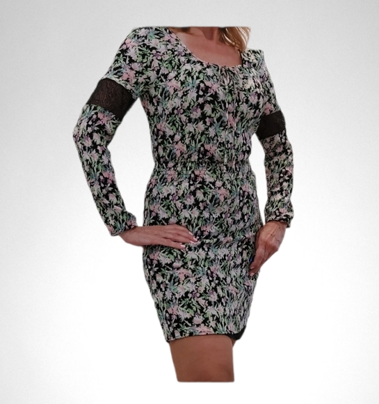 princess vera wang Dresses & Skirts - 🔥Princess Vera Wang Dress - Floral with Black Netting